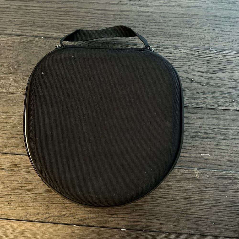 LTGEM Hard Headphone Carrying Case.